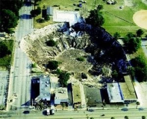 Sinkhole blocks neighborhood in Florida